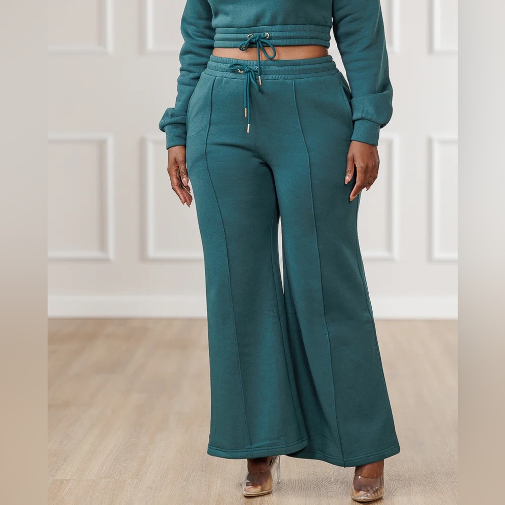 J. Brooks Boutique Fleece Flare Pants, NWT
